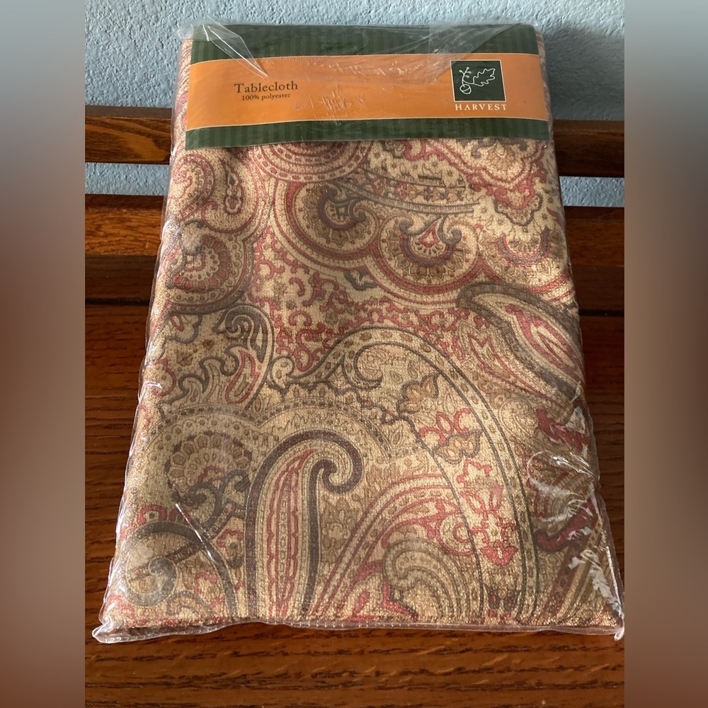 New Vintage polyester paisley Table cloth oblong 60” x 84”